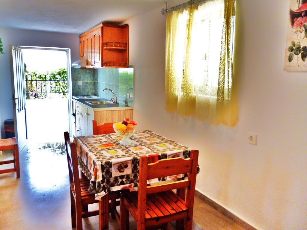 Giannis Apartment Агиос Георгиос Пагон Екстериор снимка