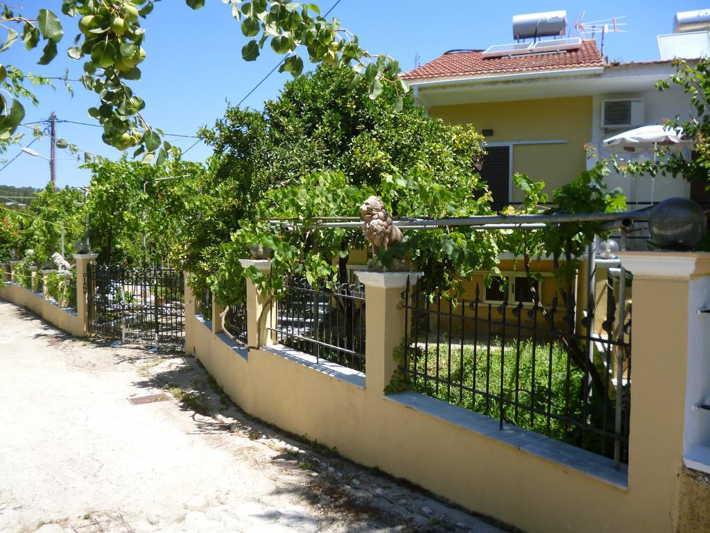 Giannis Apartment Агиос Георгиос Пагон Екстериор снимка